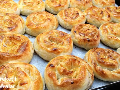 Kıymalı Gül Böreği