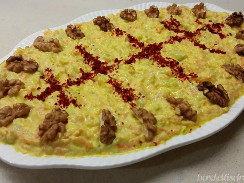 Yoğurtlu Kabak Havuç Salatası