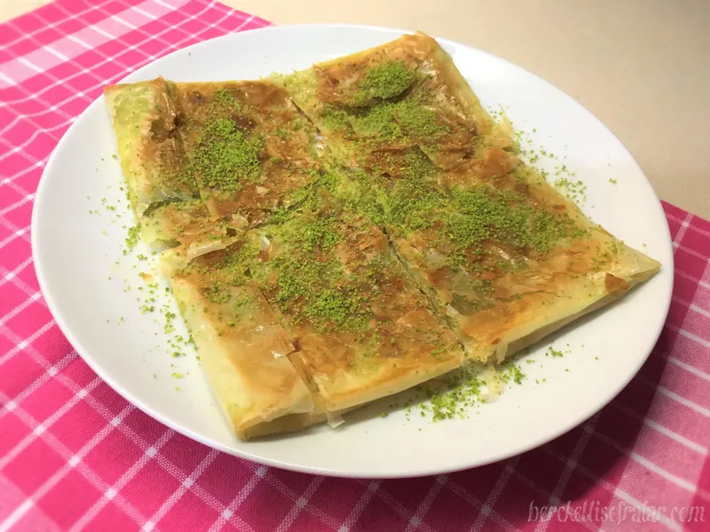 Baklava Yufkasından Fıstıklı Katmer