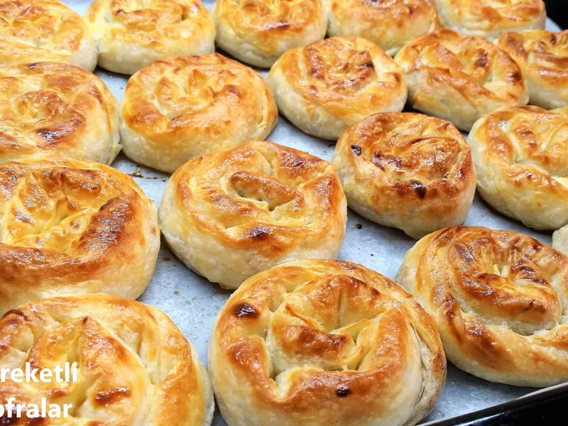 Kıymalı Gül Böreği